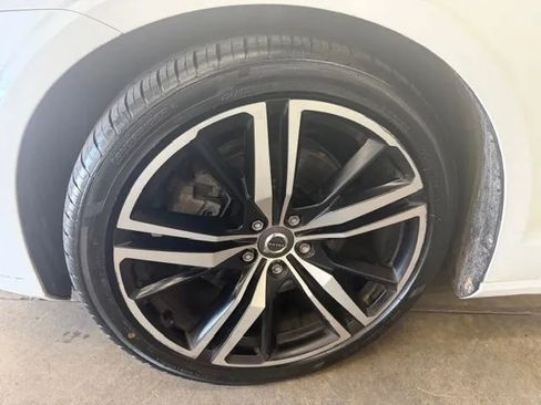 Used 2021 Volvo S60 T5 R-Design FWD image 9