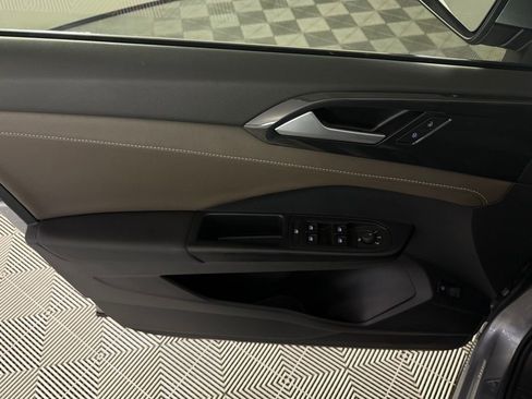 Used 2023 Volkswagen Taos SEL w/ Black Wheel Package image 24