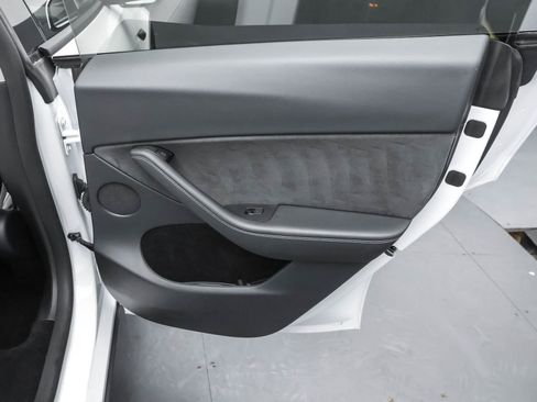 Used 2024 Tesla Model Y Performance image 23