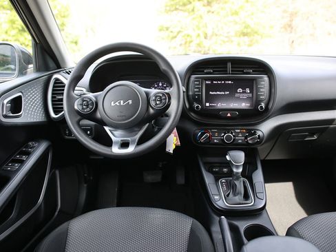 Used 2022 Kia Soul LX w/ Technology Package FWD image 13