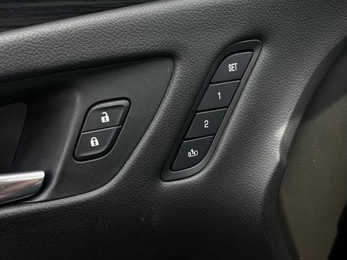 Used 2017 Buick Envision Essence FWD image 23