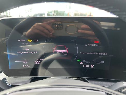 Used 2025 Audi Q6 e-tron Premium w/ Convenience Package image 16