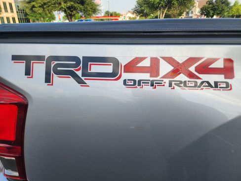 Used 2016 Toyota Tacoma TRD Off-Road AWD/4WD image 9