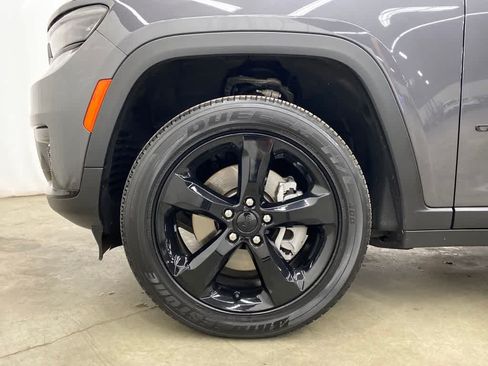 Used 2025 Jeep Grand Cherokee L Altitude AWD/4WD image 12