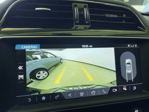 Used 2018 Jaguar F-PACE S image 9