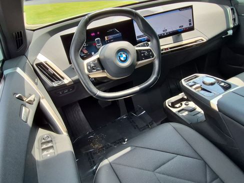 Used 2024 BMW iX xDrive50 w/ Premium Package AWD/4WD image 29