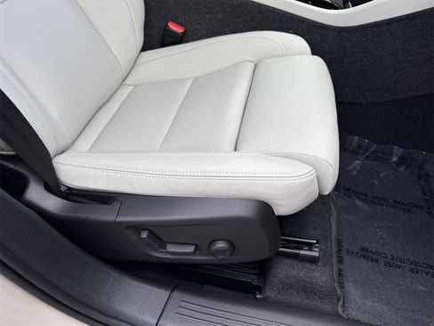 Used 2025 Volvo XC40 B5 Plus w/ Protection Package Premier image 26