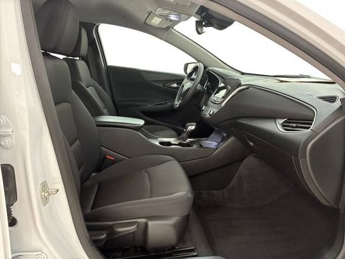 Certified 2025 Chevrolet Malibu LT FWD image 14