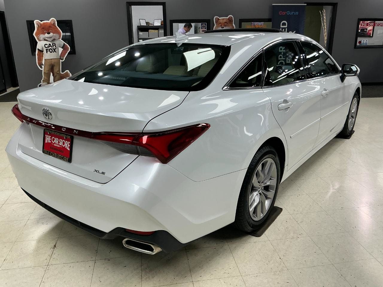 Used 2019 Toyota Avalon XLE w/ Moonroof Package FWD image 3