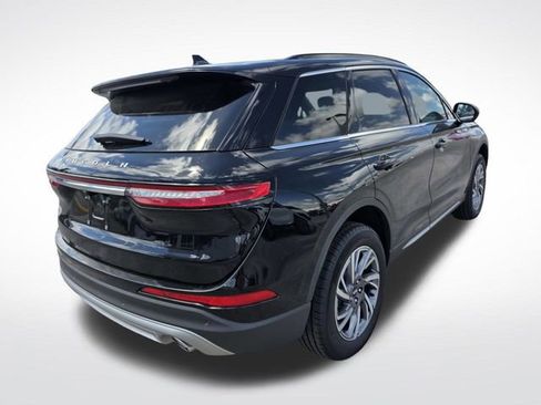 New 2026 Lincoln Corsair Premiere image 3