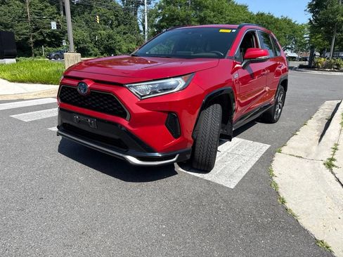 Used 2021 Toyota RAV4 SE w/ Weather & Moonroof Package AWD/4WD image 3