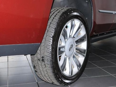 Used 2019 Cadillac Escalade Platinum image 12