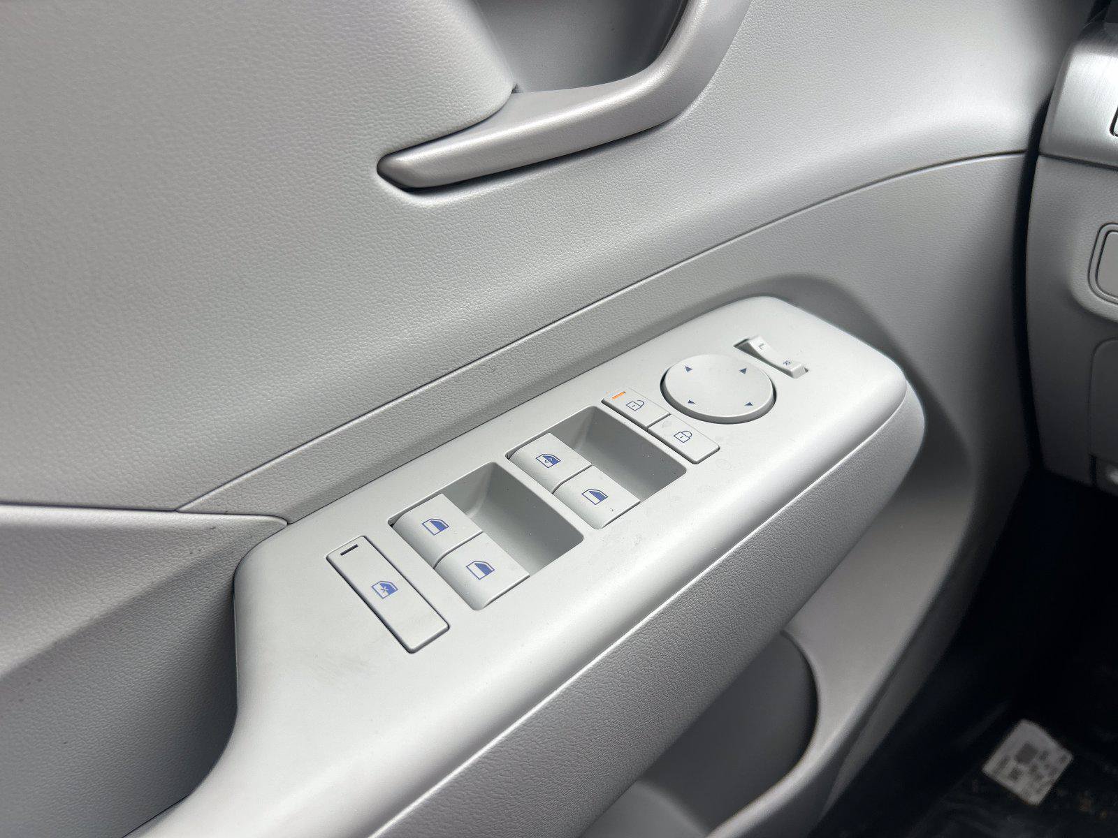 New 2027 Hyundai Kona SE AWD/4WD image 11