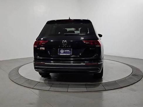 Certified 2024 Volkswagen Tiguan SE w/ Panoramic Sunroof Package image 5