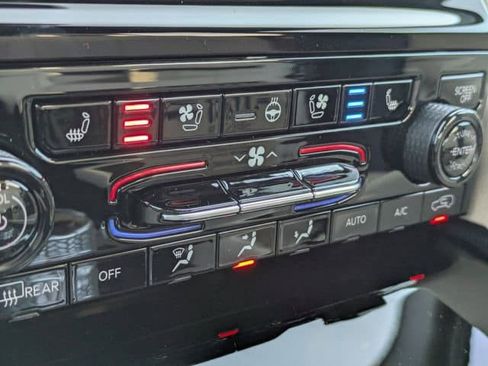 New 2025 Jeep Grand Cherokee Limited w/ Luxury Tech Group II RWD image 23
