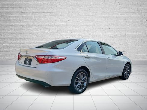 Used 2017 Toyota Camry SE FWD image 6