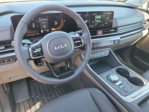 New 2026 Kia Carnival LXS FWD image 2