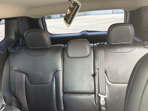 Used 2016 Jeep Renegade Trailhawk w/ Premium Trailhawk Package AWD/4WD image 22
