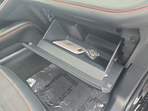 Used 2025 Ford Explorer ST-Line w/ ST-Line Street Pack image 17