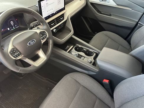 Used 2025 Ford Explorer Active AWD/4WD image 11