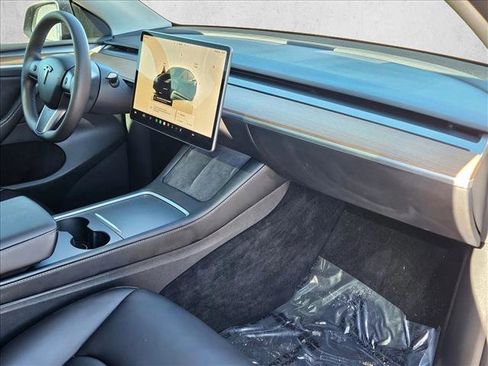Used 2023 Tesla Model Y Performance image 22