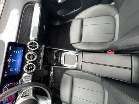 Used 2025 Mercedes-Benz GLB 250 4MATIC image 33