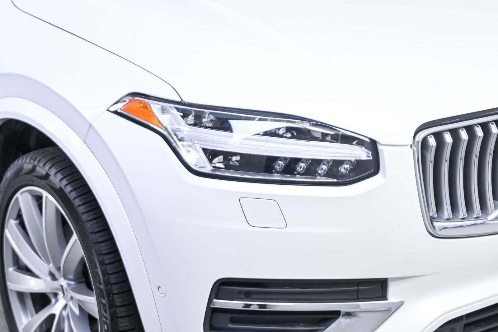Certified 2023 Volvo XC90 B6 Plus AWD/4WD image 37