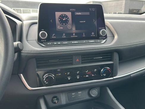 Used 2024 Nissan Rogue S image 31