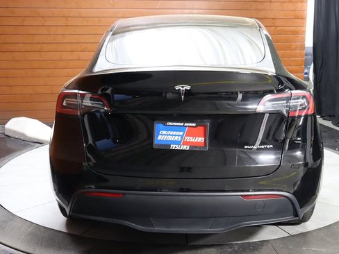 Used 2023 Tesla Model Y Long Range image 30