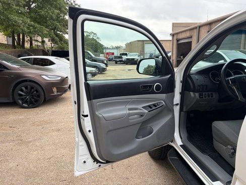 Used 2015 Toyota Tacoma 4x4 Double Cab w/ SR5 Package image 23