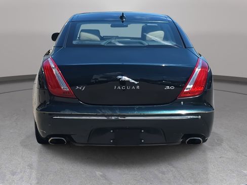 Used 2013 Jaguar XJ image 6