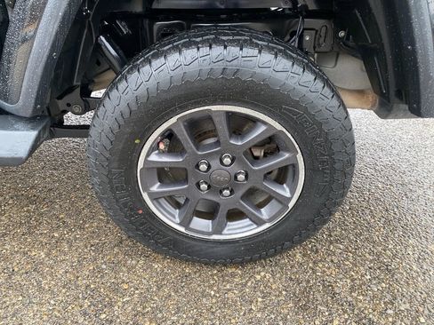 Used 2020 Jeep Gladiator Overland image 29