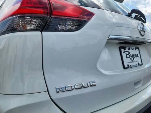 Used 2017 Nissan Rogue S FWD image 13
