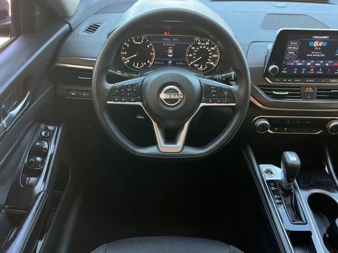 Used 2023 Nissan Altima 2.5 SV FWD image 15