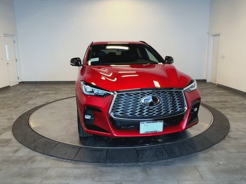 New 2025 INFINITI QX55 Essential image 3