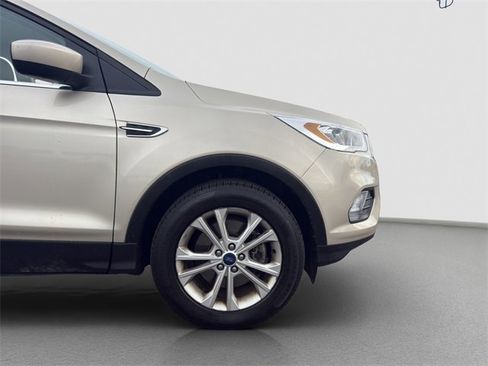 Used 2017 Ford Escape SE w/ Equipment Group 201A image 21
