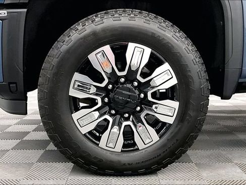 Used 2025 GMC Sierra 2500 Denali w/ Denali Reserve Package AWD/4WD image 10
