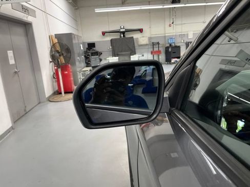 Used 2021 Ford Explorer XLT w/ Equipment Group 202A AWD/4WD image 15