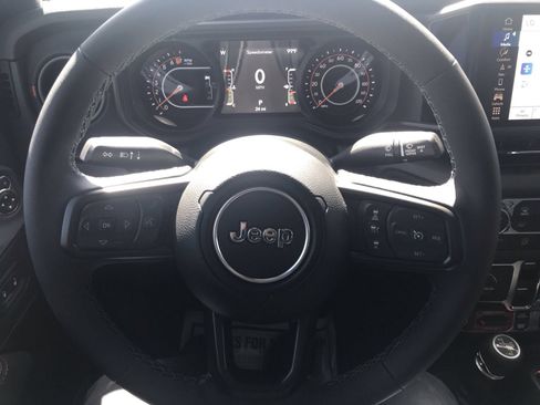 Used 2025 Jeep Gladiator Rubicon AWD/4WD image 26