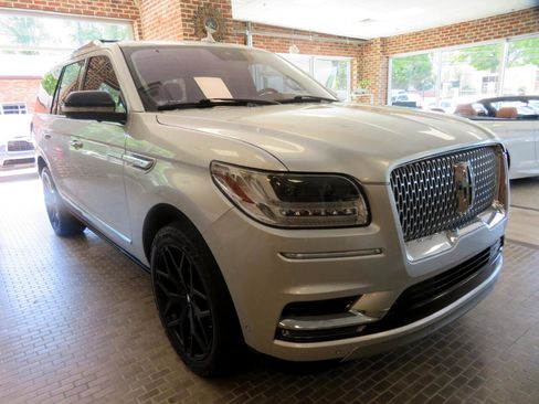 Used 2019 Lincoln Navigator Reserve w/ Cargo Package image 3