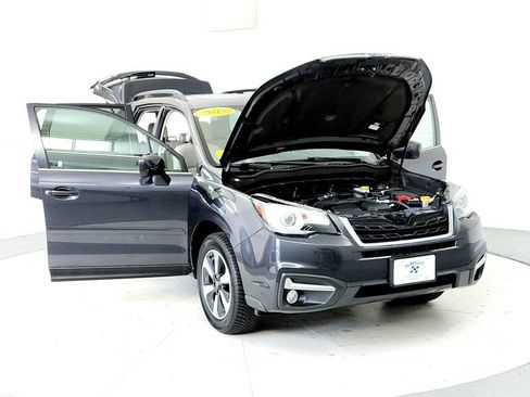 Used 2018 Subaru Forester 2.5i Limited AWD/4WD image 9