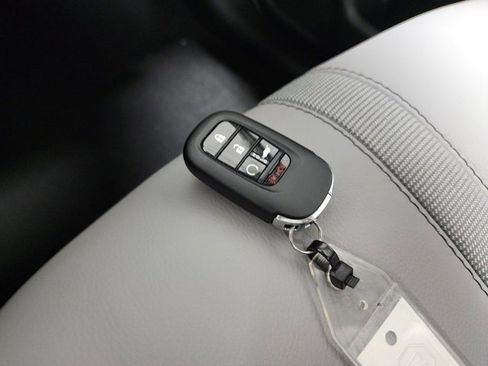 Used 2025 Honda Pilot Touring image 38