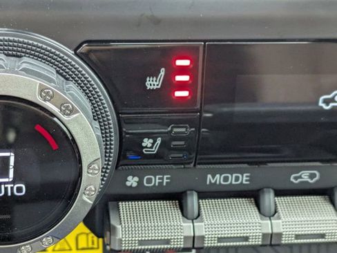 Used 2025 Toyota 4Runner Limited w/ Tow Technology Package AWD/4WD image 25