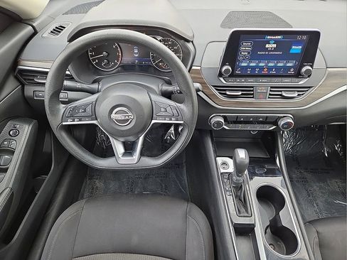 Used 2024 Nissan Altima 2.5 SV image 17