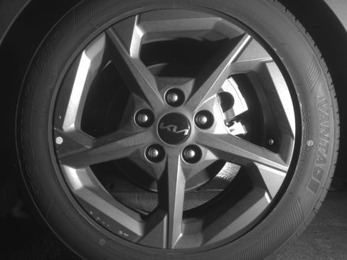 Used 2025 Kia K4 LXS image 14