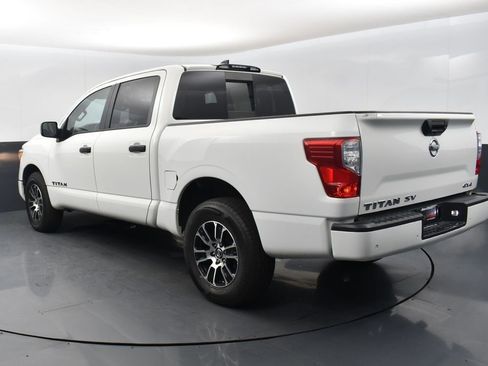 Used 2022 Nissan Titan SV image 6