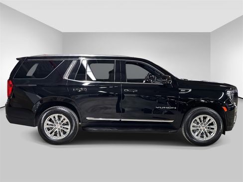 Used 2024 GMC Yukon SLT w/ SLT Luxury Package image 5