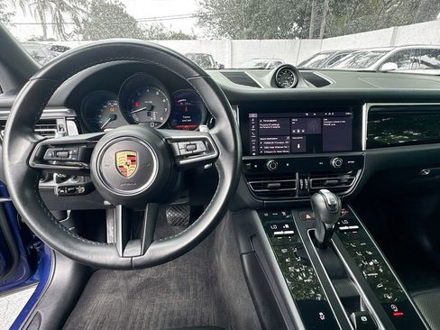 Used 2023 Porsche Macan image 12