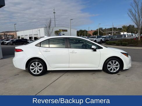Used 2020 Toyota Corolla LE image 2