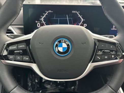 Used 2025 BMW i4 eDrive40 image 22